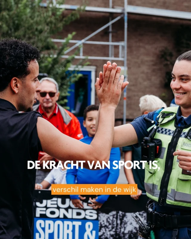 Sport brengt mensen samen. In de wijk. Op straat. In de stad.

Tijdens een activiteit in de buurt. Langs de route van een hardloopevenement van de @grachtenloop  Of gewoon buiten, waar iedereen mee kan doen.

Dat is de kracht van sport. 💚🧡

👇 Maak ’m af: de kracht van sport is…