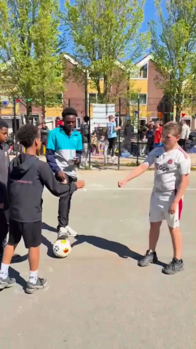 🤩 Wat een meivakantie!

De beelden zeggen genoeg 👀

✨ Honderden kinderen in beweging
✨ Van sport tot spel door heel kennemerland

Van NK knikkeren tot de Koningsspelen, van een cornhole toernooi tot voetbaltoernooien ⚽
En natuurlijk het pleinfeest, de speurtocht, de Vakantiekaravaan en zelfs een FIFA-toernooi met handhaving 🎮

Er werd heel veel plezier gemaakt 💚🧡

Dit is waar wij het voor doen 🫶

#sportsupport #meivakantie #jongenoudinbeweging #sameninbeweging #haarlem #heemstede #velsen #kennemerland