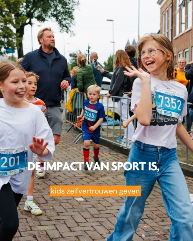 Sport doet meer dan alleen mensen laten bewegen. Het brengt buurten samen, geeft zelfvertrouwen en laat talent groeien 💚🧡

Dat is de impact van sport.

👇 Maak ’m af: de impact van sport is…

#sportsupport #jongenoudinbeweging #haarlem #sport #impactvansport #sameninbeweging